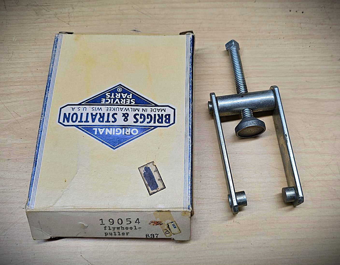 Briggs Flywheel Puller OEM 19054  Model Y or H