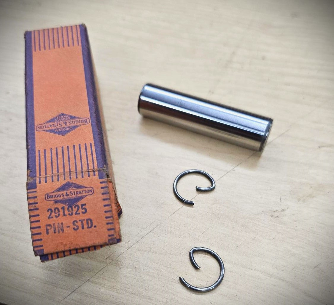 291925 NOS Piston Pin & Clips