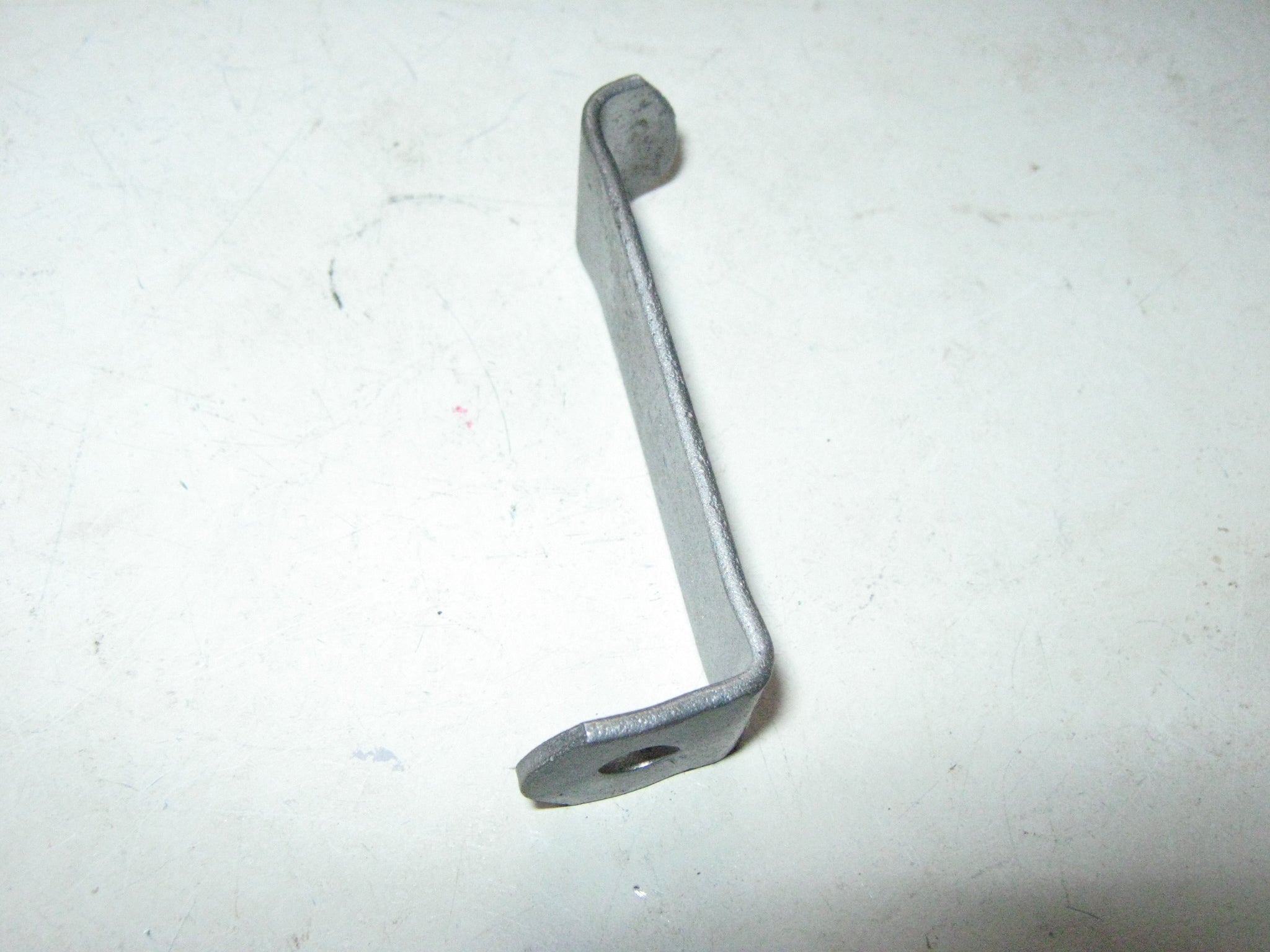 65522 Briggs Lower Shroud Mounting Clip USED